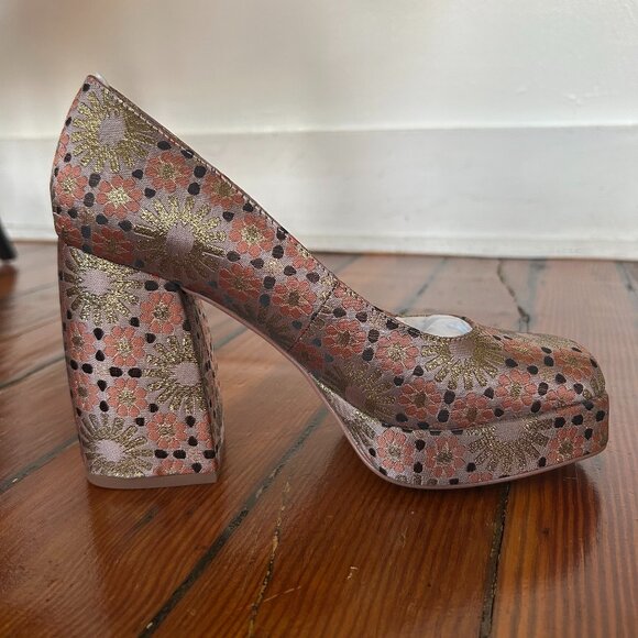 Golden and rose pumps by Katy Perry - Picture 1 of 6